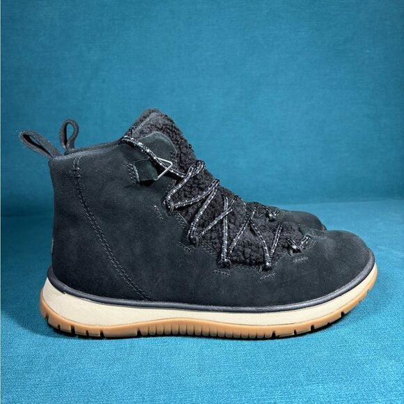 Size 9.5 - Women’s UGG Lace Up black boots - Picture 3 of 8